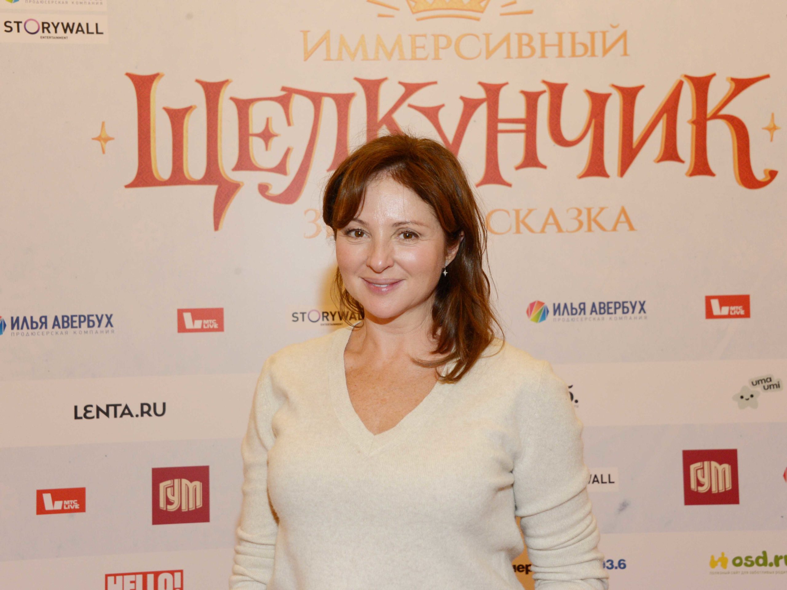 Стареющая, но счастливая: Анна Банщикова появилась на красной дорожке в  прозрачном наряде - Экспресс газета