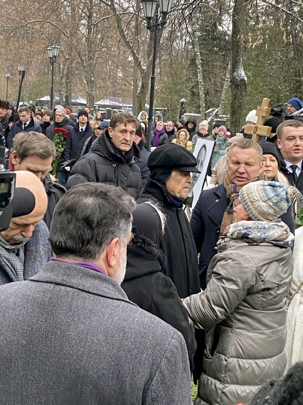 Олег Масленников-Войтов пришел высказать соболезнования Глебу Панфилову на Новодевичьем кладбище