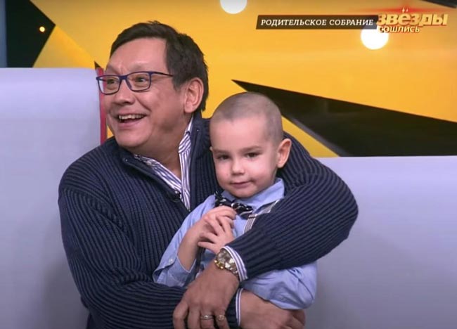 Егор Кончаловский с сыном в программе «Звезды сошлись»