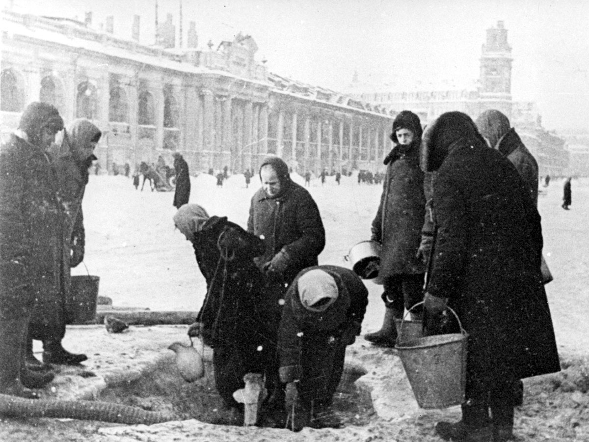 Морить ленинградцев голодом ехали со всей Европы