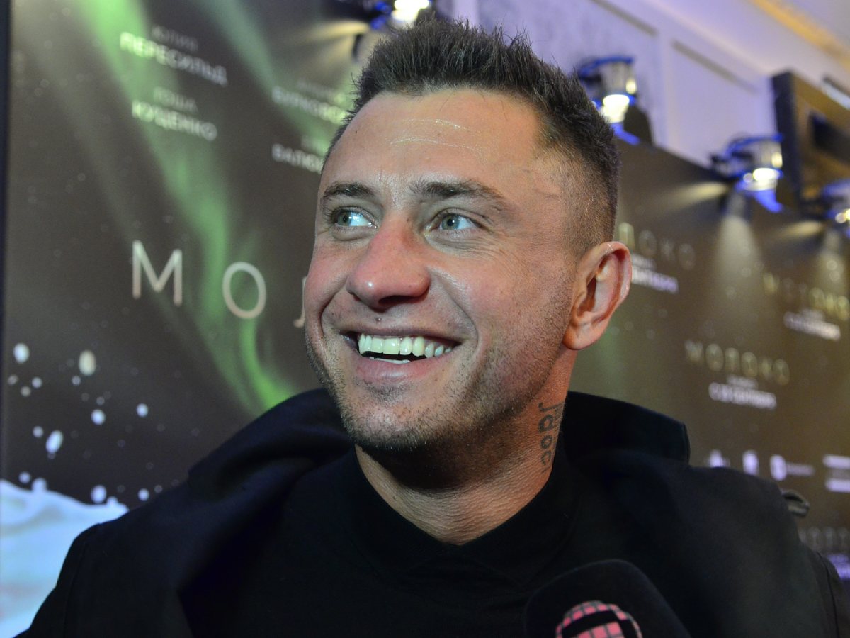 Удовлетворенный молодой женой Прилучный показал свои скукоженные яйца