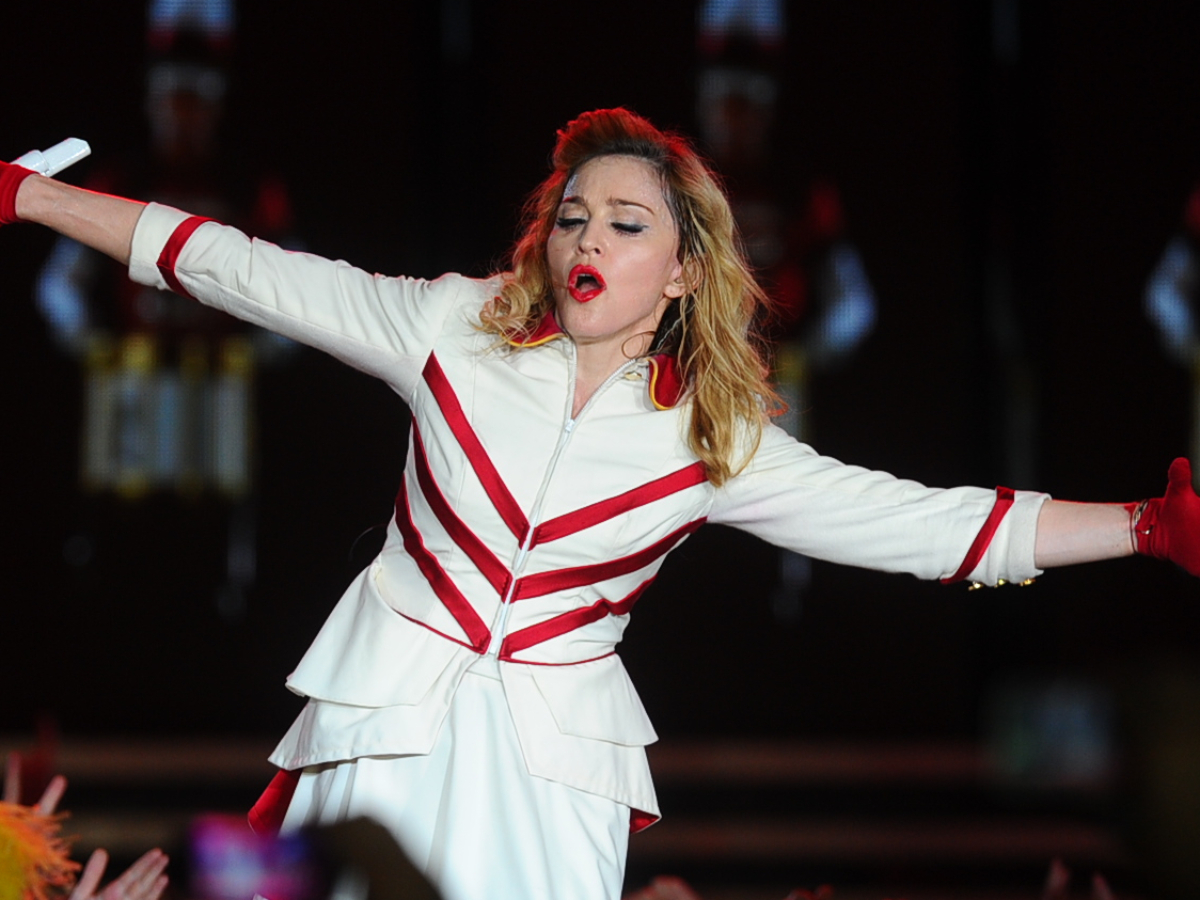 Взяла в рот: в Сети всплыли постельные фото озабоченной Мадонны