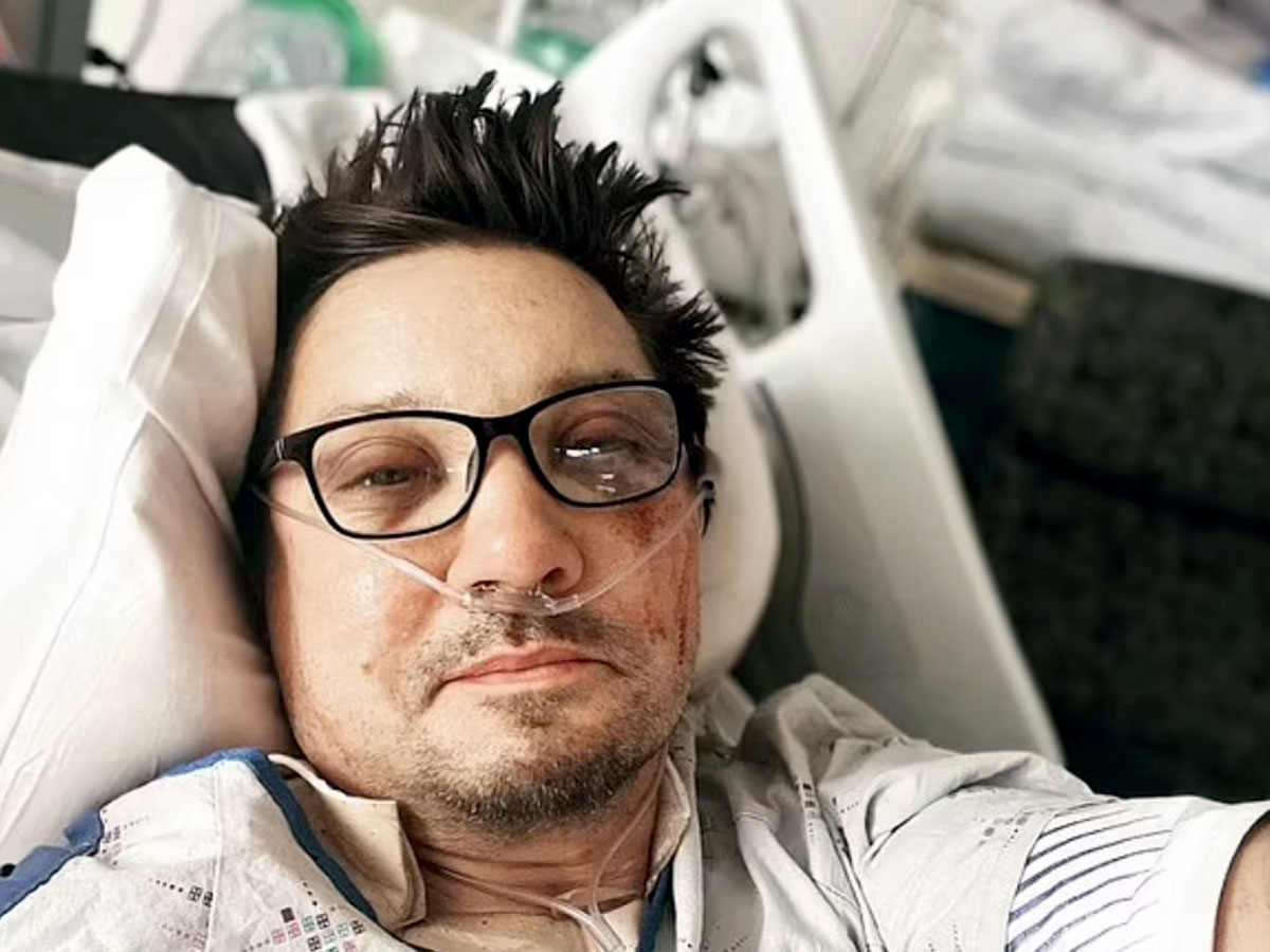 С больничной койки Джереми поблагодарил родных, друзей и фанатов за любовь и поддержку