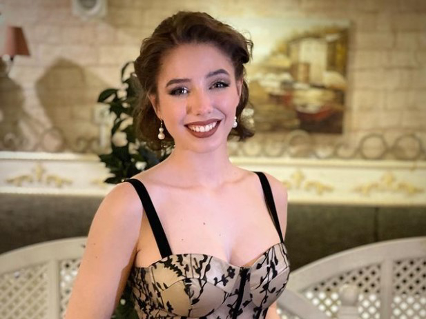 "Мурашки по коже": повзрослевшую дочь Началовой сняли в обнимку с пенсионеркой