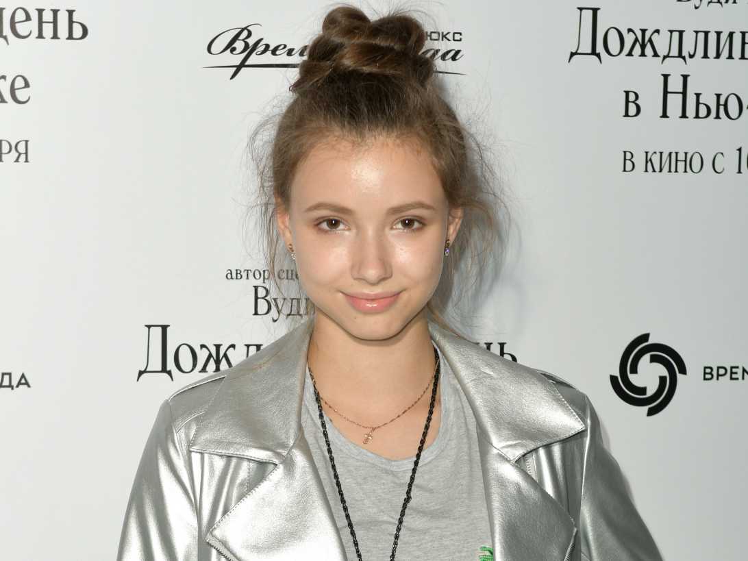 Юная Маша из «Ворониных» объявила о родах вместе с мужем