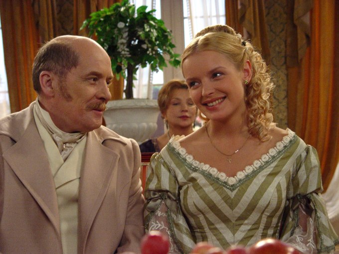 Царские покои и конюшню приходилось отстраивать отдельно: как снимали культовый сериал «Бедная Настя»