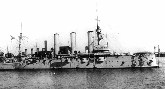 Крейсер «Аврора» во время ремонта на Франко-Русском заводе, 1917 год