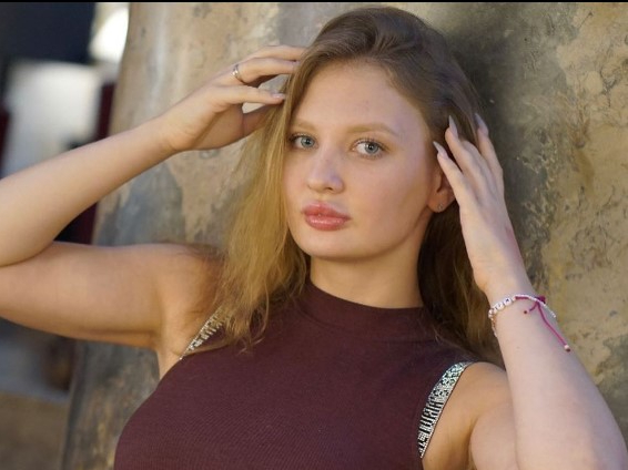 «Есть только одно счастье»: невестка-стриптизерша показала горячее видео с сыном Королевой