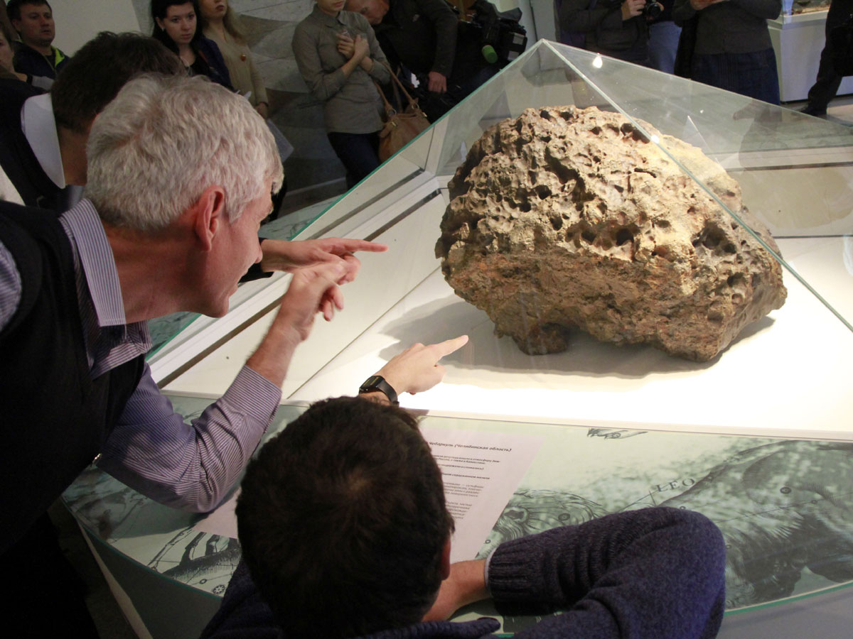 Ай, болид: метеориты более 1 км в диаметре могут разрушить Землю