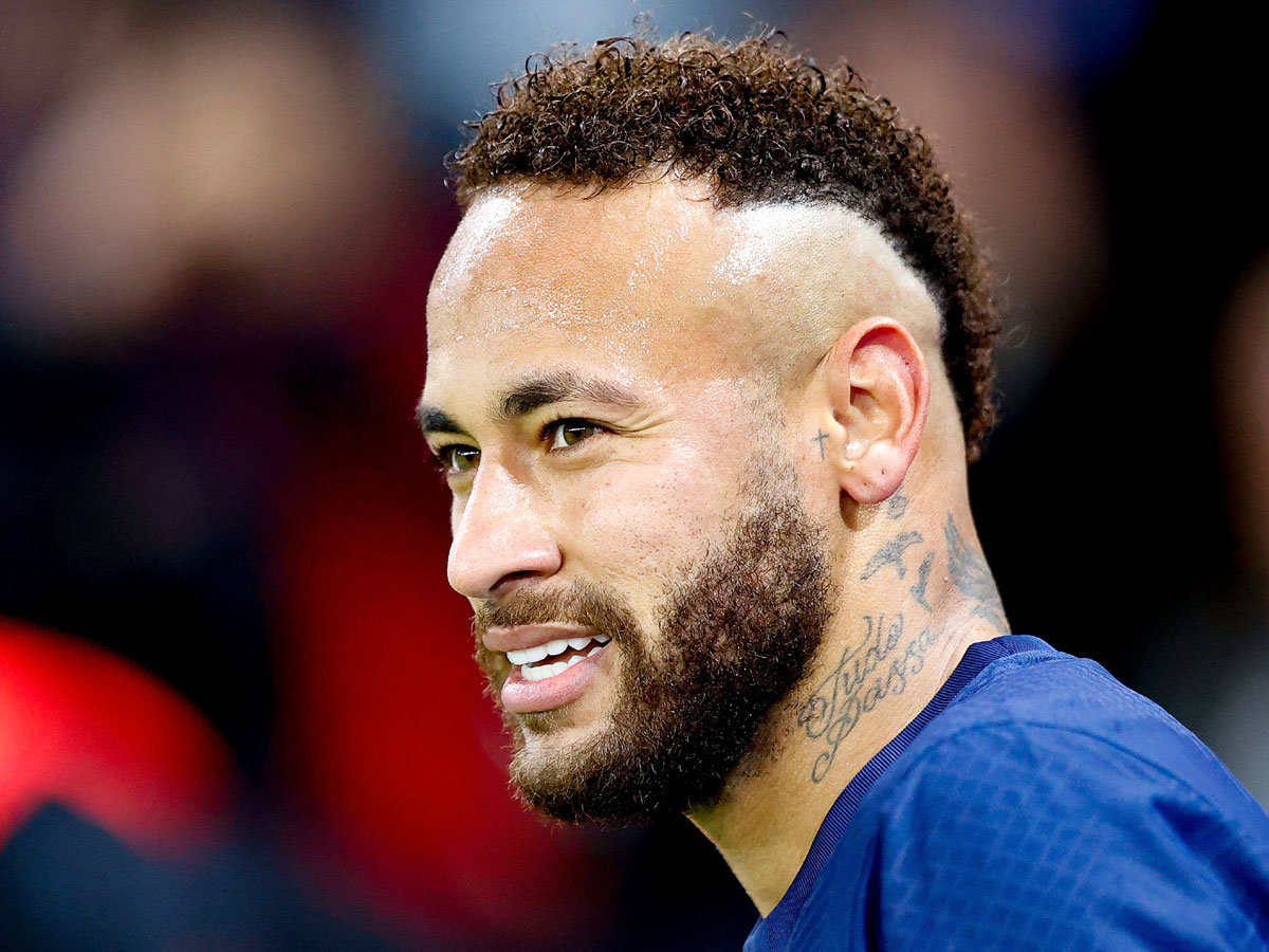 Неймар пытался охмурить близняшек