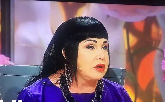 Бледная и отекшая: странные фото Бабкиной в парике попали в Сеть