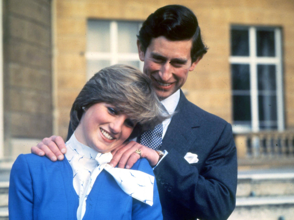 Не для посторонних глаз: в Сети всплыли интимные фото молодоженов Чарльза и Дианы