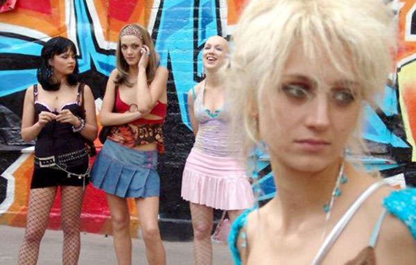 В роли проститутки (вторая слева) в драме «Точка»