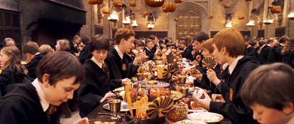 Детей на съемках «Гарри Поттера» не покормили: вся эта аппетитная красота - пластиковая