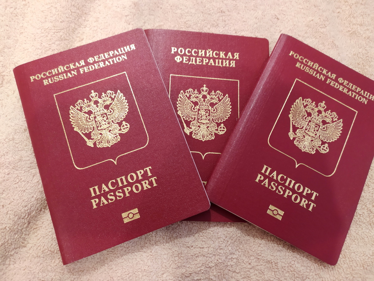 «Чем быстрее, тем лучше»: Владимир Путин одобрил инициативу о замене бумажных паспортов на цифровые