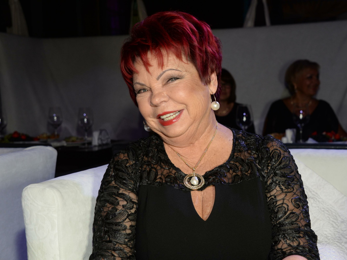 «Потерлась розовой попкой»: ненасытная мать Наташи Королевой предъявила немолодого любовника