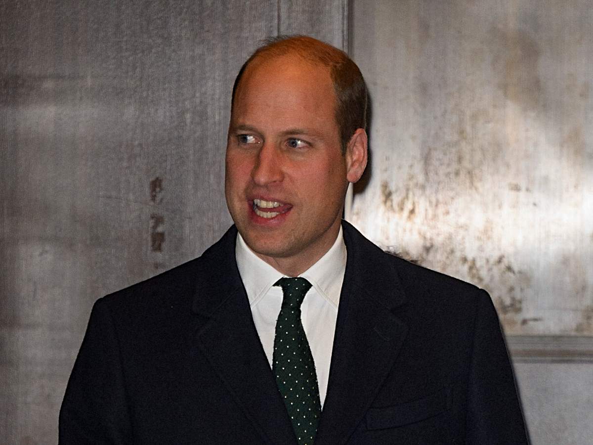«Раздевал похотливым взглядом»: принца Уильяма застукали в компании чернокожей красотки