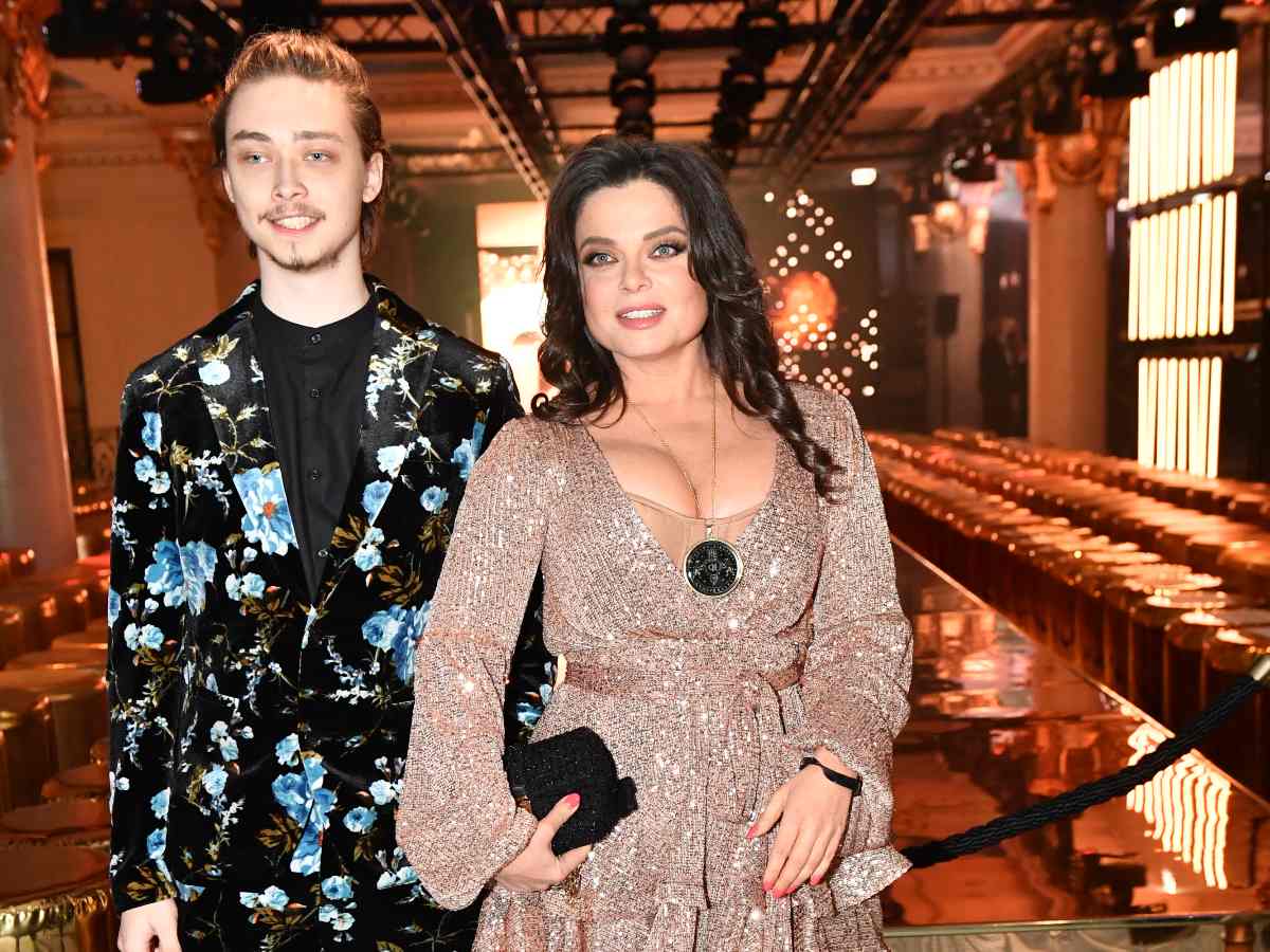 Мечтающая о свадьбе невестка-стриптизерша Королевой предъявила малыша: это мальчик