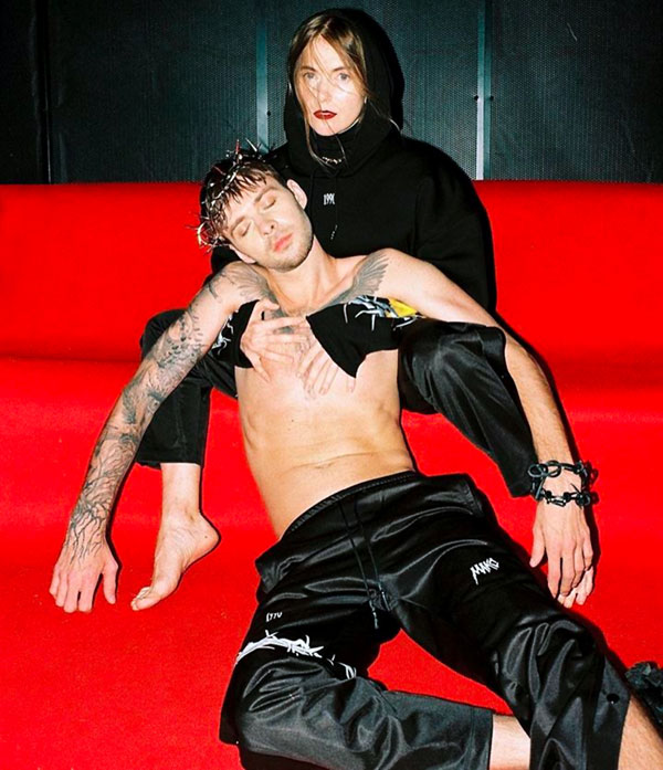 Барских почему-то сняли в образе Иисуса Христа