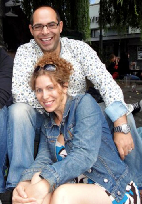 Карен Слэвик-Леннард и ее муж Адам продают записи с его ночной болтовней