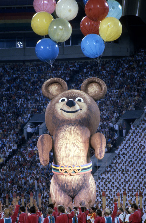 Режиссер знала о главном сюрпризе церемонии закрытия Олимпиады-1980, поэтому улетающего мишку удалось снять с разных ракурсов