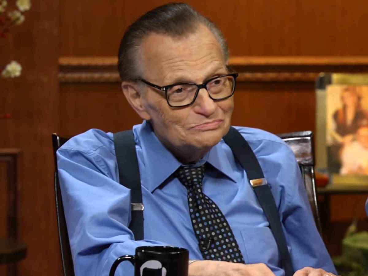 Выкинула на задний двор в подсобку и завела любовника: жена издевалась над умирающим от рака известным телеведущим