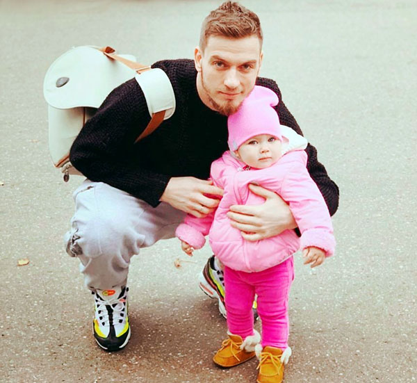 От хоккеиста Макарова в августе 2018-го теледива родила дочь Марию. Игоря называет прекрасным отцом и идеальным мужем, но утверждает, что страсти между ними давно нет: «Первые три года - да, а потом - семья, быт… Вы - друзья, приятели, близкие люди, родня. Но, как кролики, невозможно 10 лет! Такого не бывает просто!»