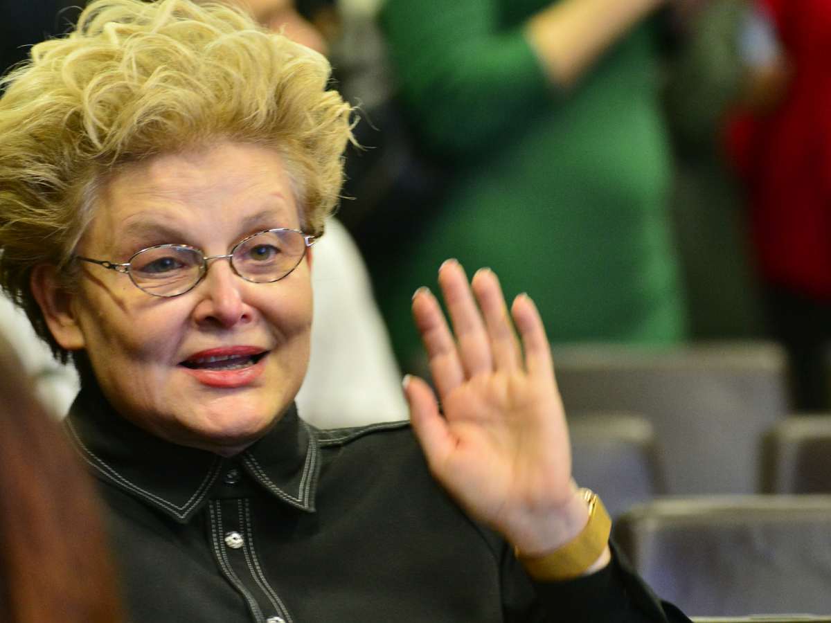 "Невозможно поверить": Елена Малышева плачет после смерти близкого человека