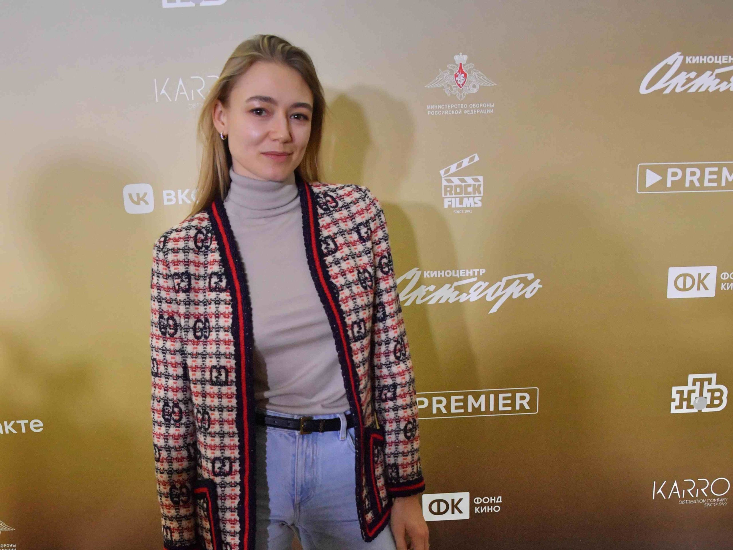 Как же Козловский? Сияющую Акиньшину сняли с новым мужчиной