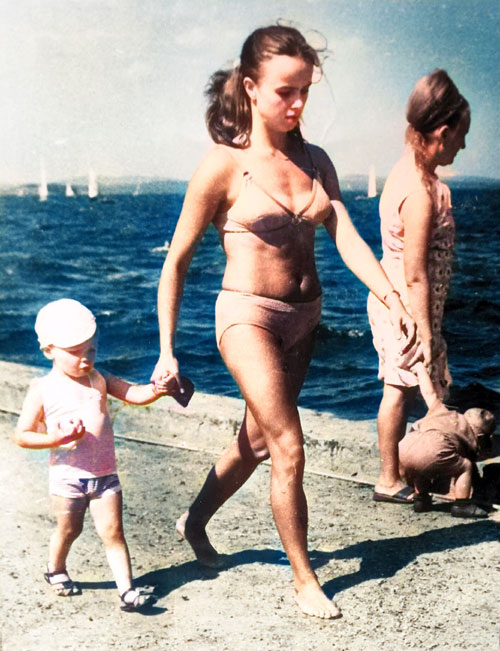 Маленький Вова с мамой Еленой, начало 70-х
