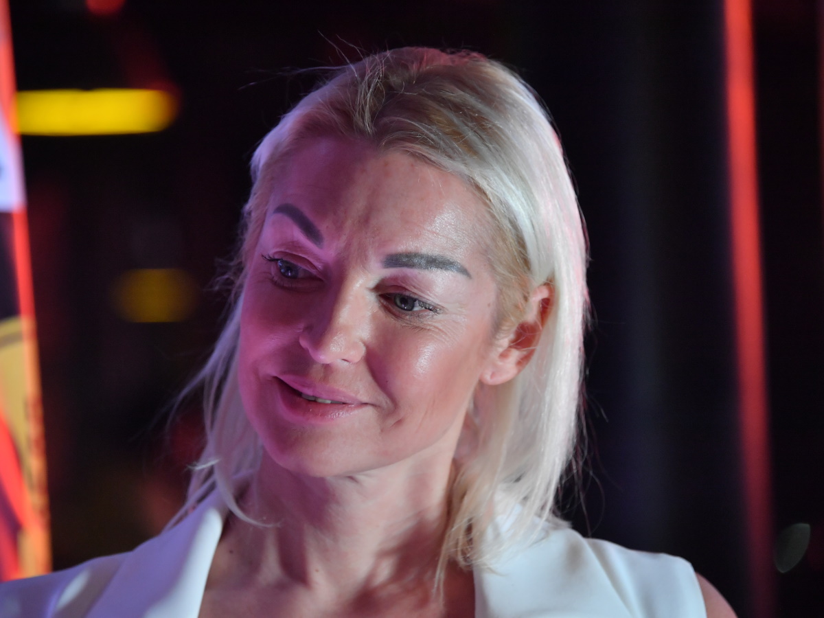 Черный и толстый: обожающая секс-игрушки Волочкова развлекалась с агрегатом на камеру