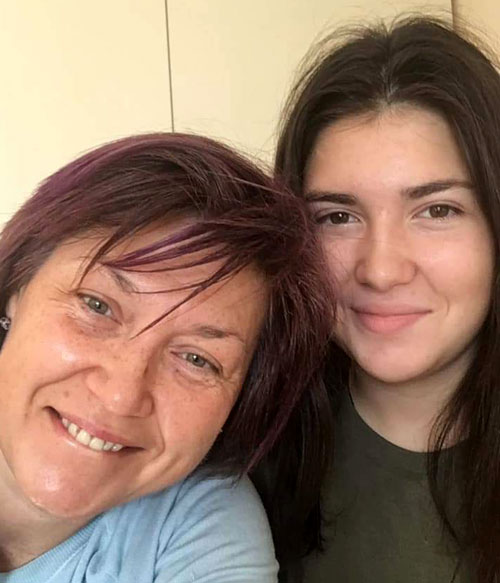 Штейнман с дочкой. Мари-Изабель сейчас работает официанткой на одном из ялтинских пляжей