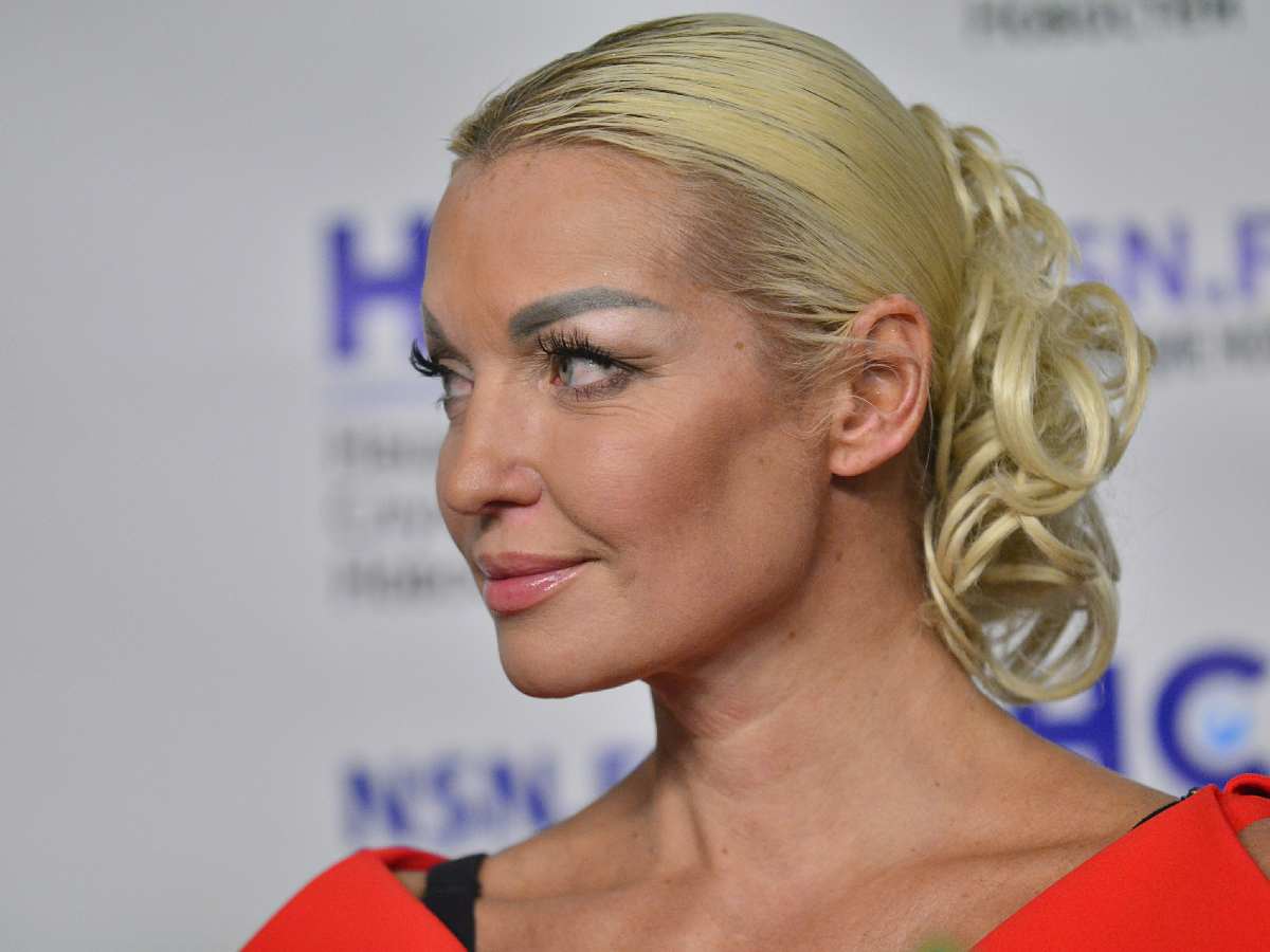 «А что между ног?»: голая Волочкова засветила на камеру лишнее