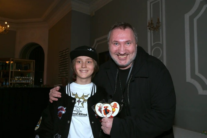 Вышедший в свет сын сдал Бабкину с потрохами: что певица творит по ночам