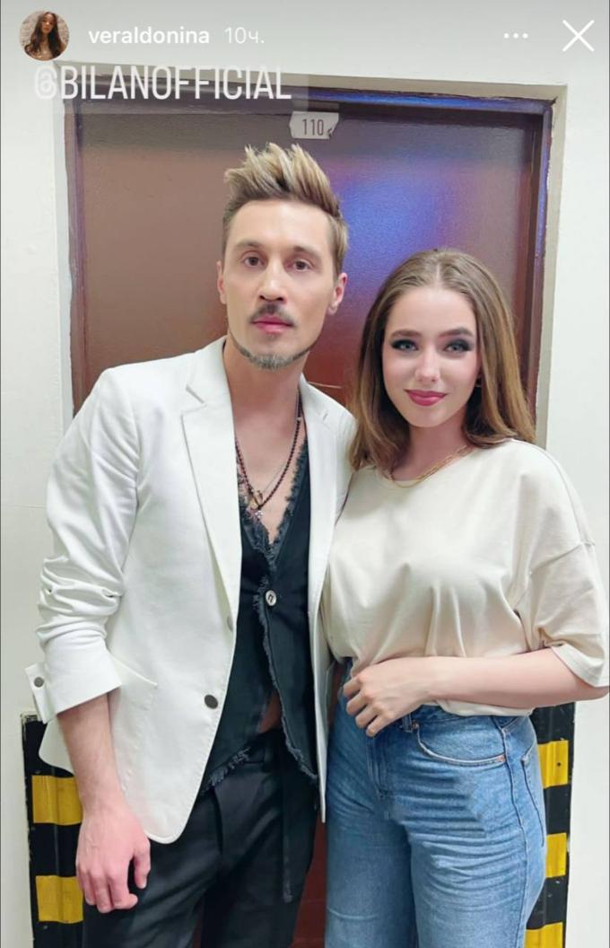 На 25 лет старше: дочь Началовой сняли в обнимку с известным артистом
