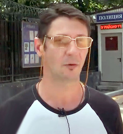 Курленко - страстный игрок в крикет и борец за правду