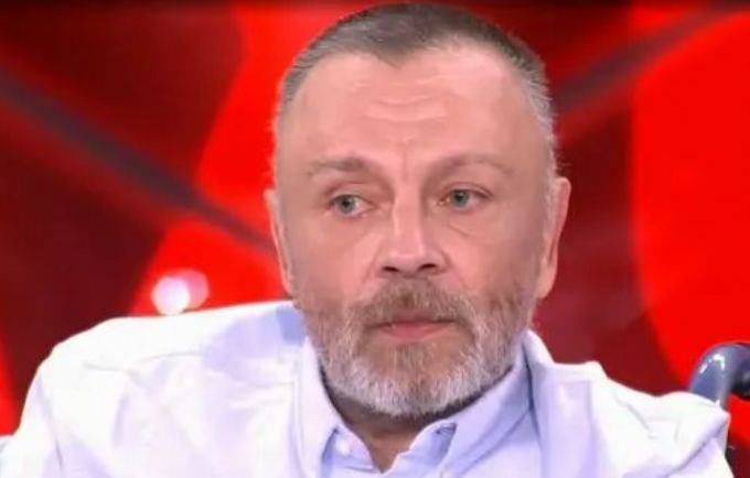 Передвигается на коляске и потерял всех родных: трагическая судьба актера из фильма «Удивительные приключения Дениса Кораблева»