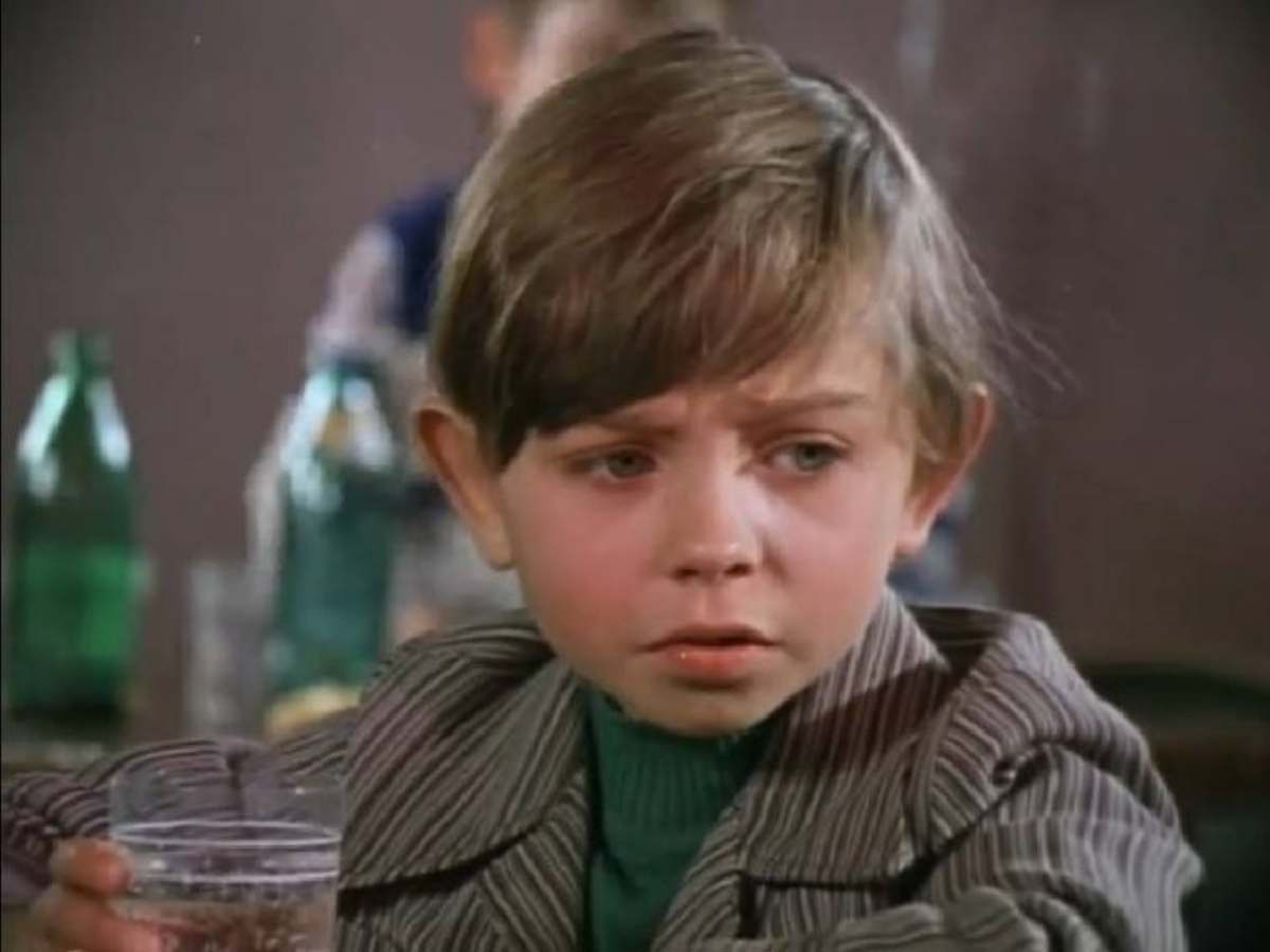 Передвигается на коляске и потерял всех родных: трагическая судьба актера из фильма «Удивительные приключения Дениса Кораблева»