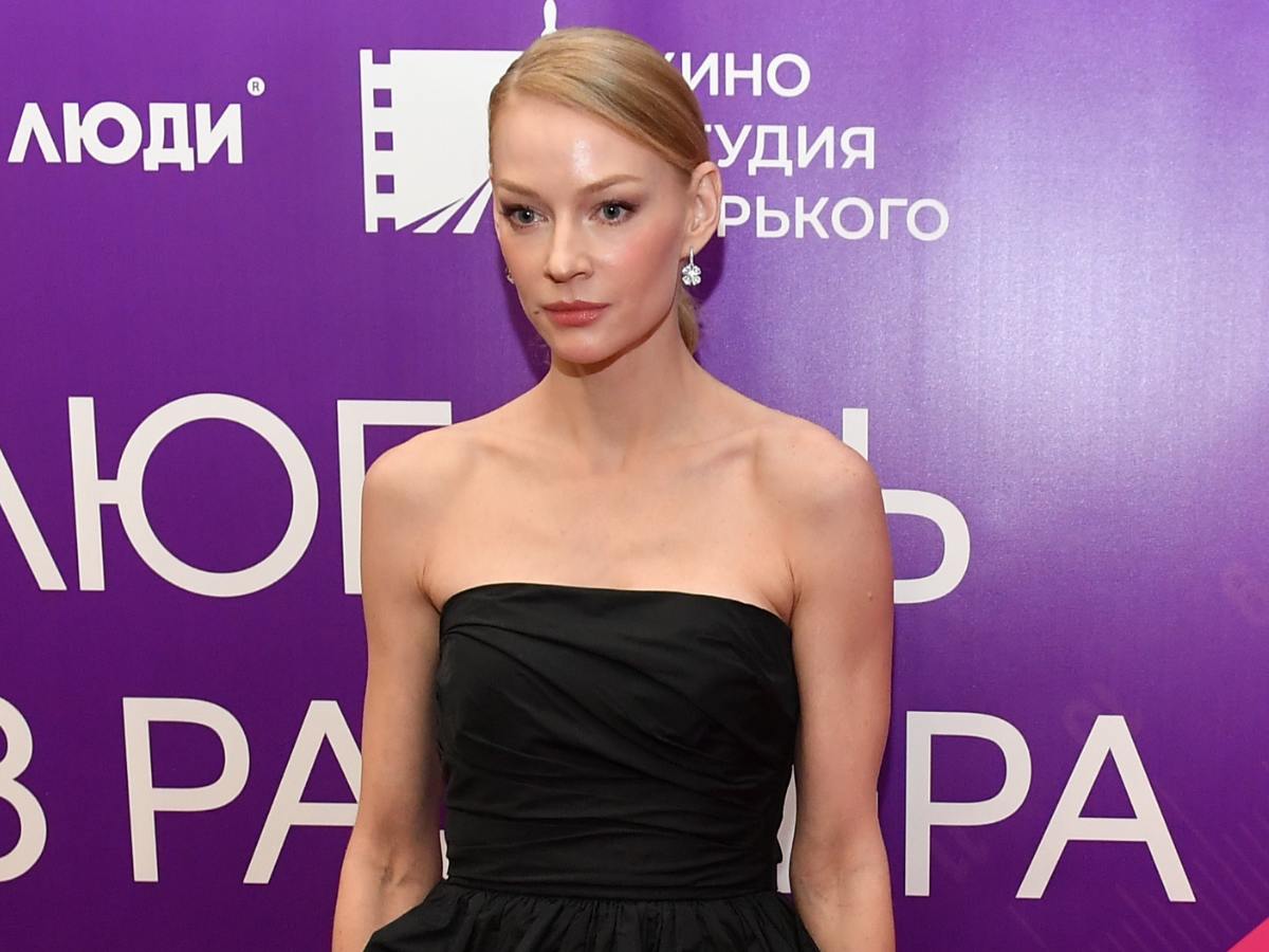 Уехавшая Ходченкова налегает на пиццу и хвастается животиком (фото)