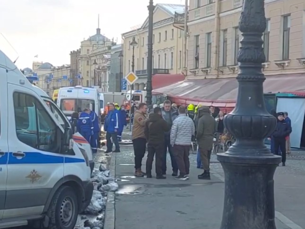 Жуткие кадры с места гибели военкора Владлена Татарского: что известно о взрыве в питерском кафе