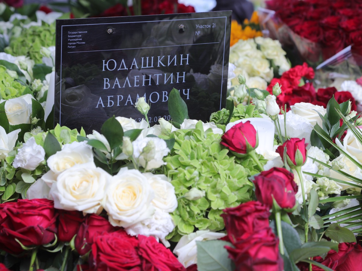 Самые странные похороны: почему прощание с Валентином Юдашкиным обернулось сразу несколькими скандалами