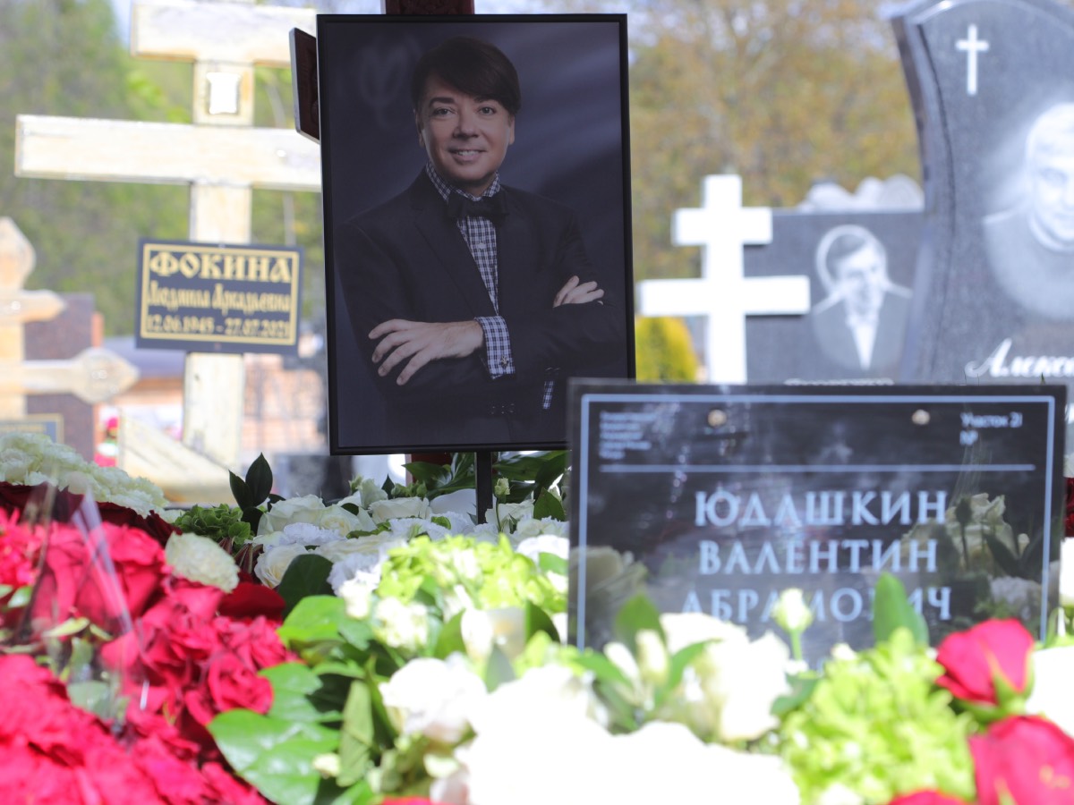 Пожилой матери Валентина Юдашкина стало плохо на похоронах