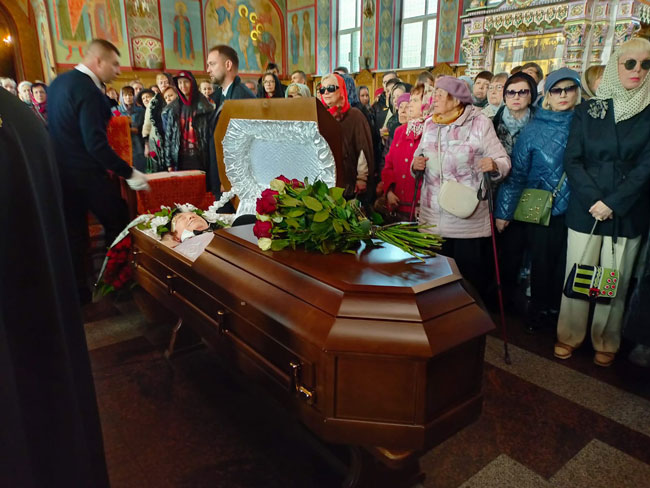 Спящий принц: фото Вячеслава Зайцева в гробу