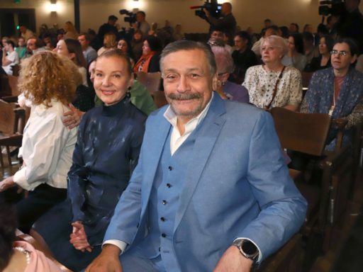 Не скрывающие радость Дмитрий Назаров с женой обратились к россиянам