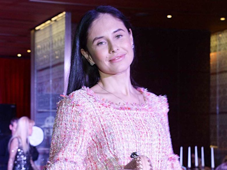 Промежность во всех деталях: оголившаяся на пляже Илана Юрьева из «Уральских пельменей» крупно опозорилась