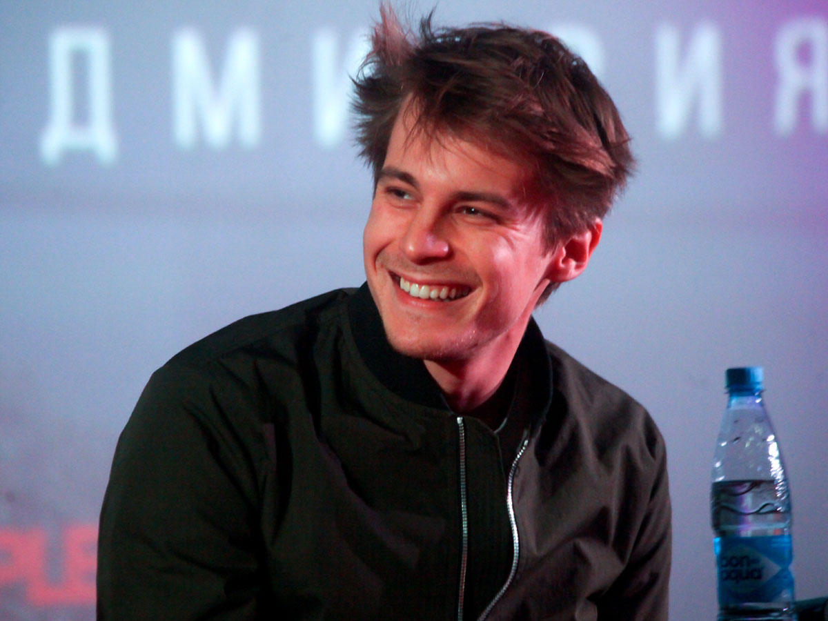 Ивана Янковского сняли с любимой женщиной: положил руку на грудь