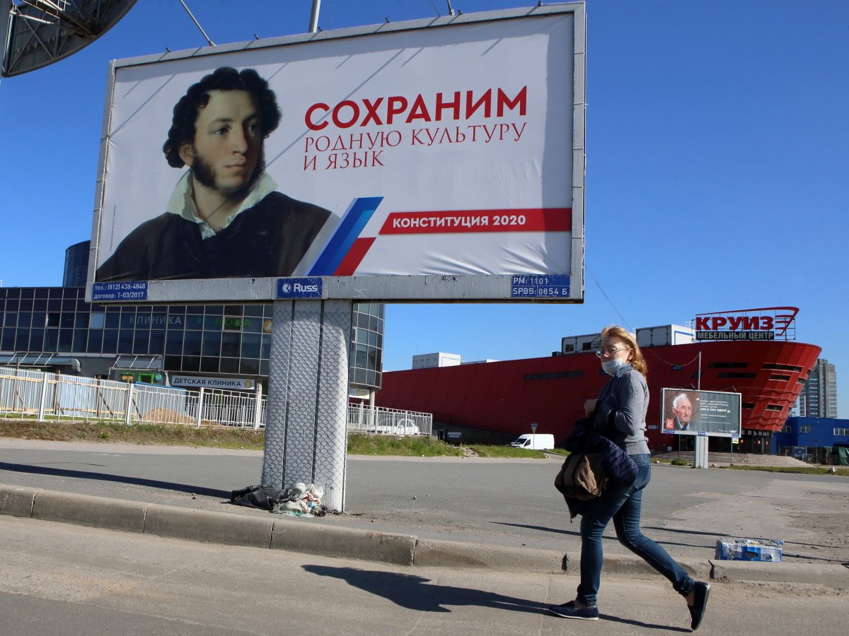 Это непатриотично: в российских городах начали запрещать вывески на иностранном языке