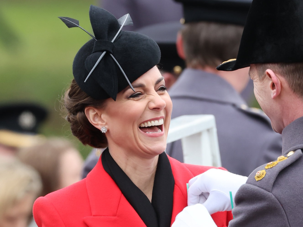 Кейт Миддлтон сняли в пивнушке с мужиком после сообщения о разводе с принцем Уильямом