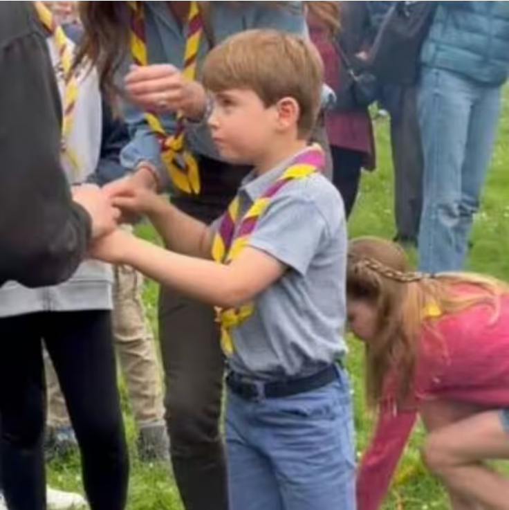 Подняла с земли и съела: дочь Миддлтон поймали за отвратительным занятием