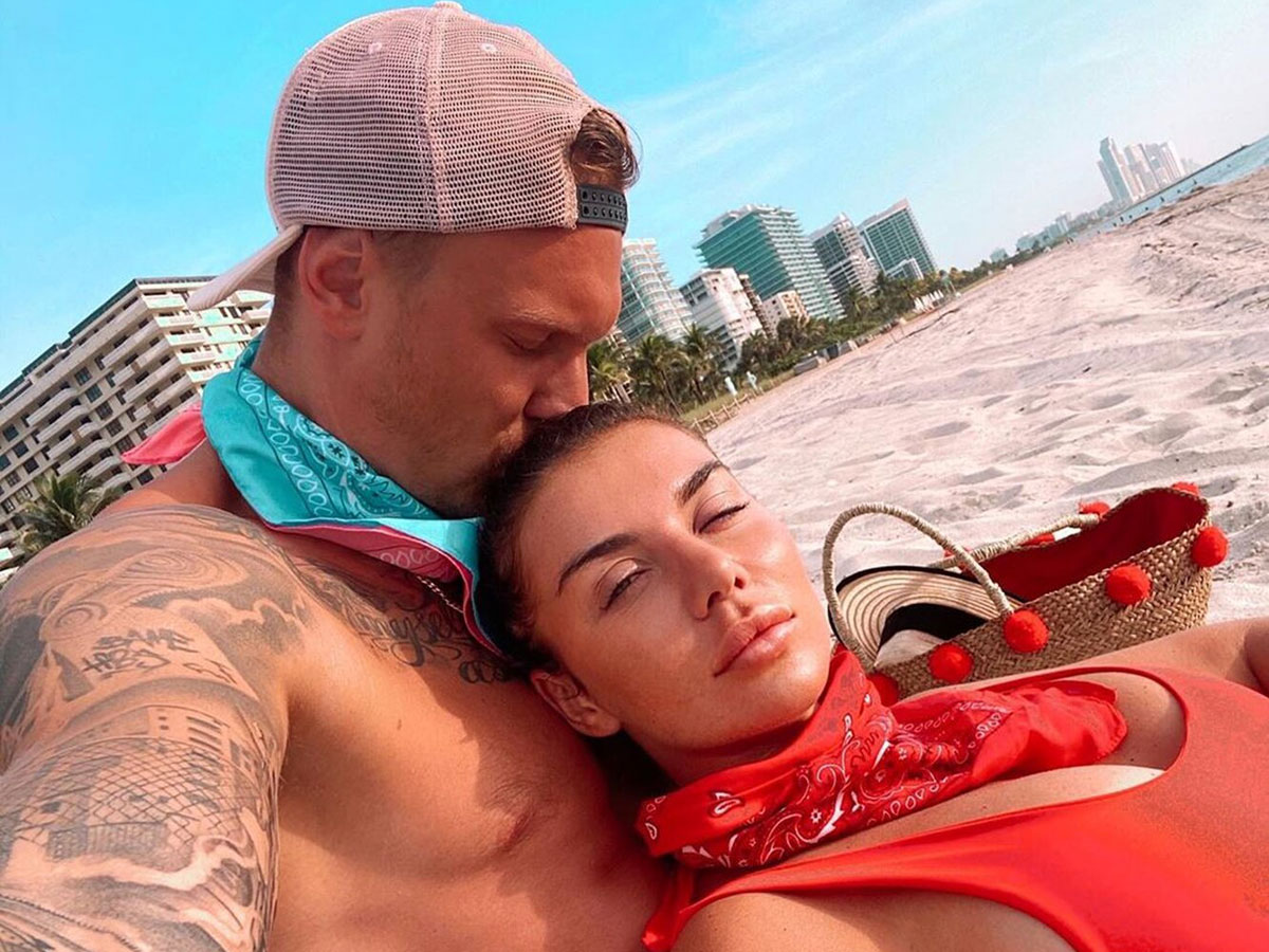 Брошенная мужем Седоковой модель вышла за футболиста